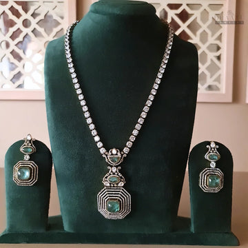 Dhaatu Doublet & Crystal Statement Jewelry Set