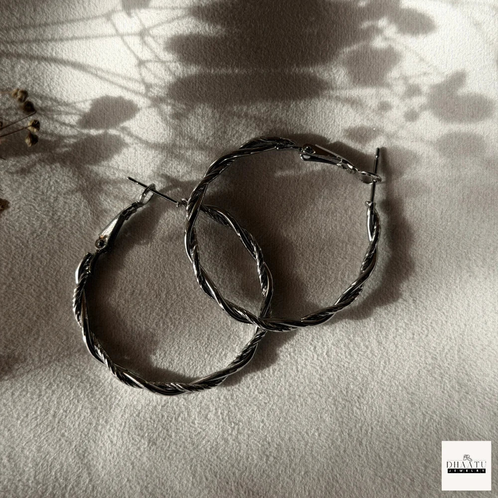 Chic Twisted Rope Hoop Earrings in Silver/Gold Finish – Modern & Versatile Statement Jewelry