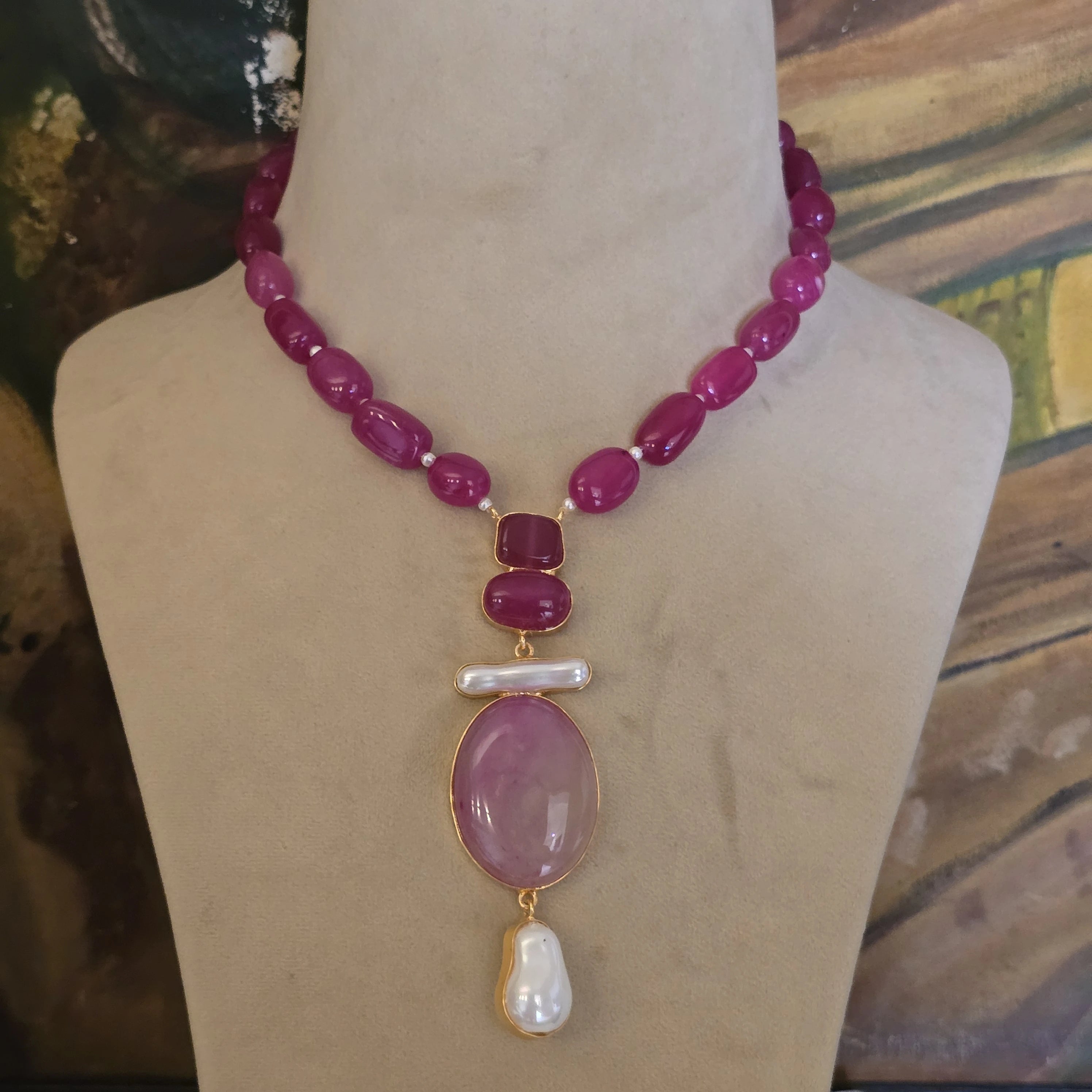 Vibrant fuchsia pink agate oval beaded necklace with large pink oval agate and pearl pendant, collier agate rose on a display
