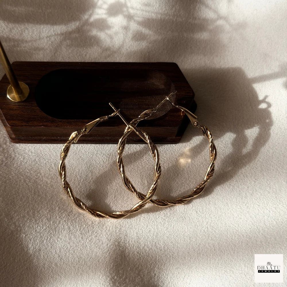 Chic Twisted Rope Hoop Earrings in Silver/Gold Finish – Modern & Versatile Statement Jewelry