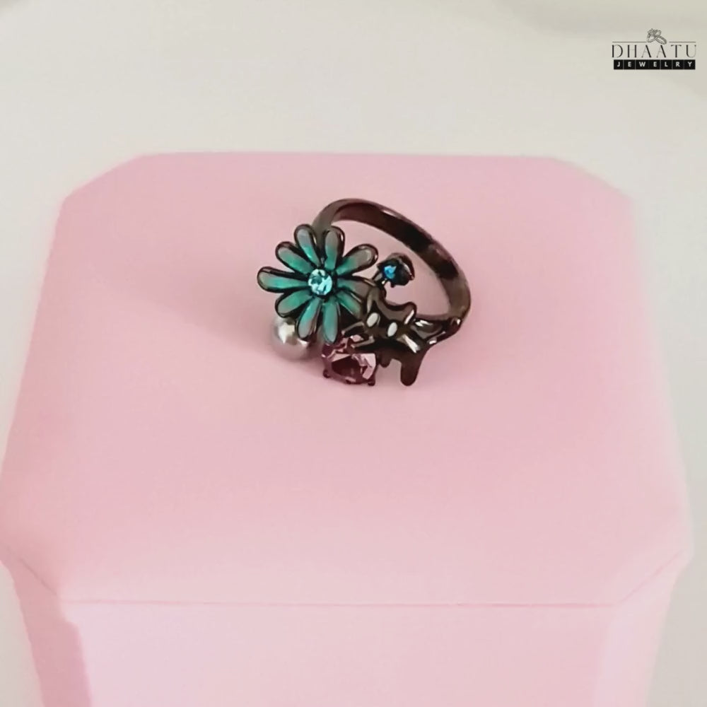 Load video: A 360-degree rotating video of the DHAATU JEWELRY adjustable ring with a cat and flower, showing all the intricate details from every angle.