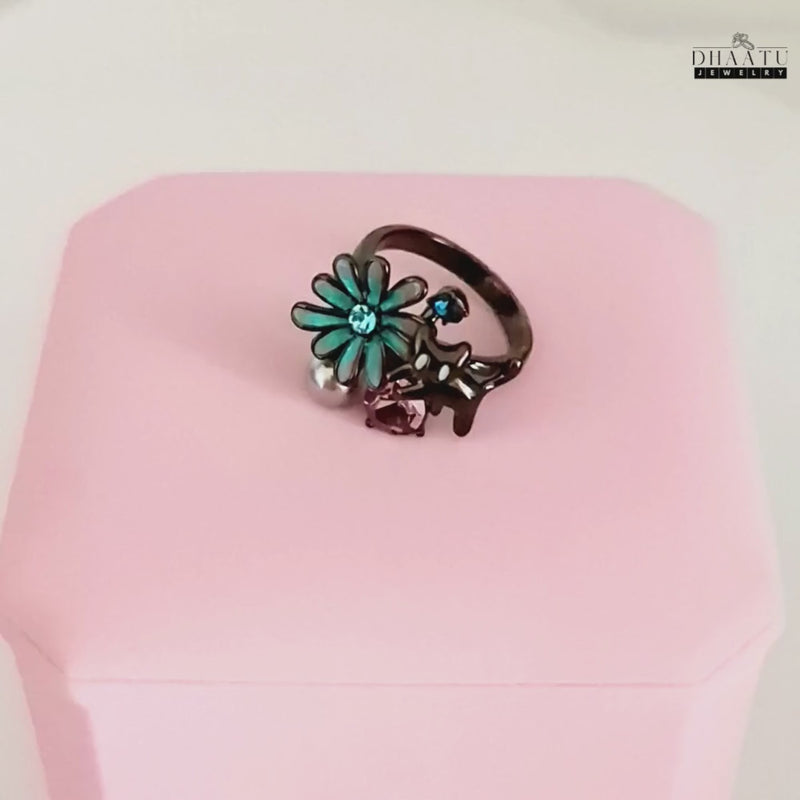 A 360-degree rotating video of the DHAATU JEWELRY adjustable ring with a cat and flower, showing all the intricate details from every angle.