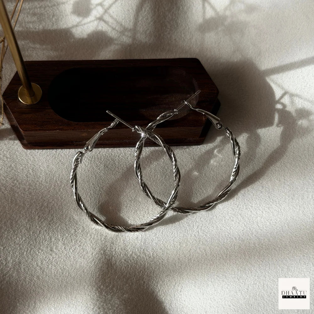 Chic Twisted Rope Hoop Earrings in Silver/Gold Finish – Modern & Versatile Statement Jewelry