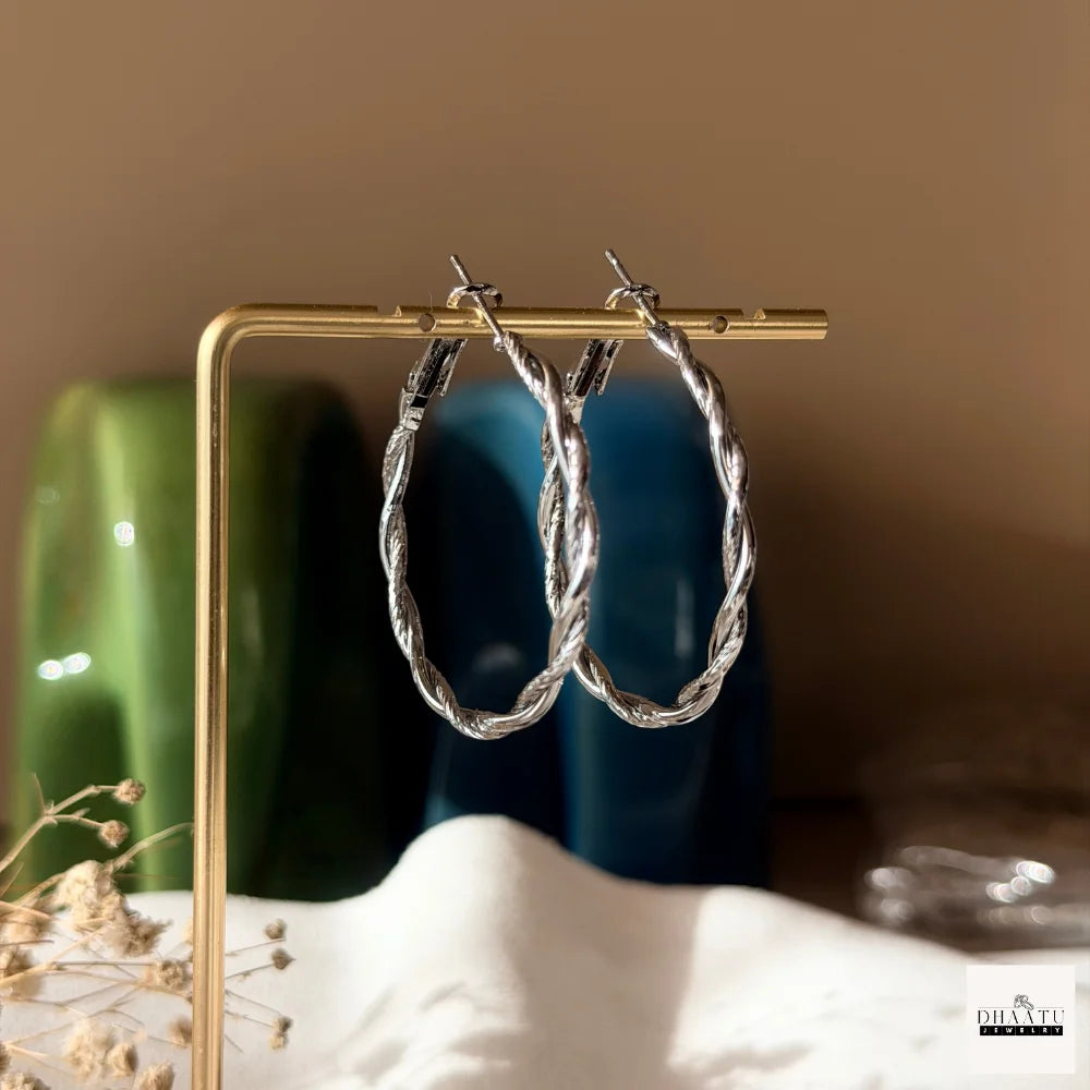 Chic Twisted Rope Hoop Earrings in Silver/Gold Finish – Modern & Versatile Statement Jewelry
